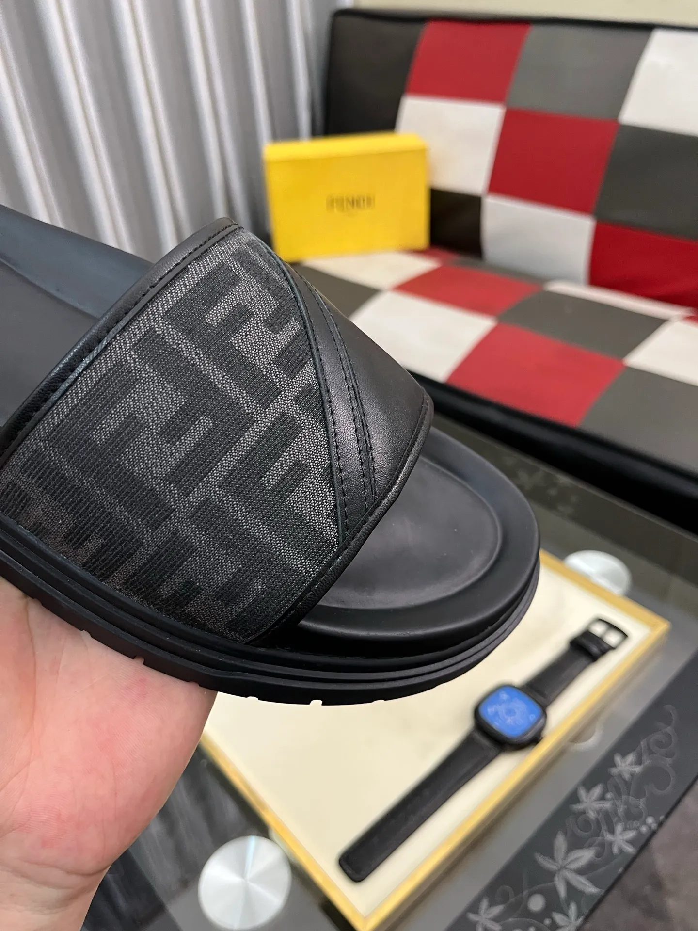 Men's men's shoes💰320⌚️⌚️FENDI Fendi slippers and sandals are shipped💄How can this summer be without the blessing of little monsters💄Original imported special hardware decorative pattern➕Original private model outsole! Details determine success or failure, good quality is not afraid of magnifying details! It feels super comfortable on your feet! This summer you need a pair of trendy, cool and comfortable sandals👣 Standard size: 38-443️⃣Colors available